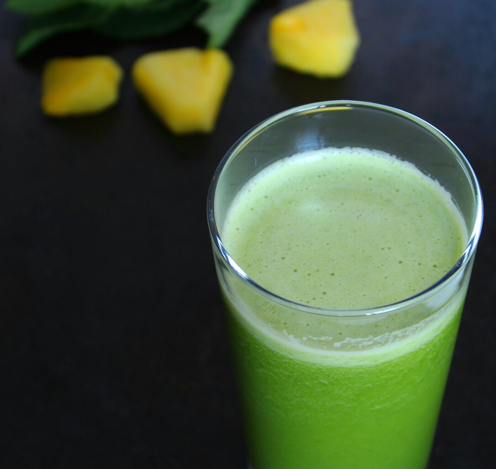 https://www.valerieskeepers.com/wp-content/uploads/2015/01/green-smoothie-with-pineapple-spinach-mint-e1421953622120.jpg